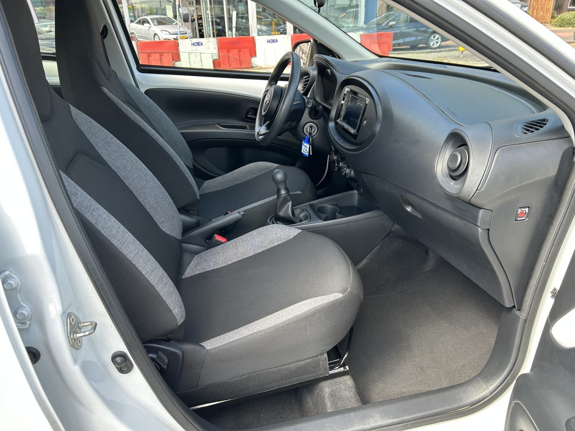 Toyota Aygo X 1.0 VVT-i MT Apple carplay airco 5 deurs, Auto's, Stof, Gebruikt, 4 stoelen, Wit