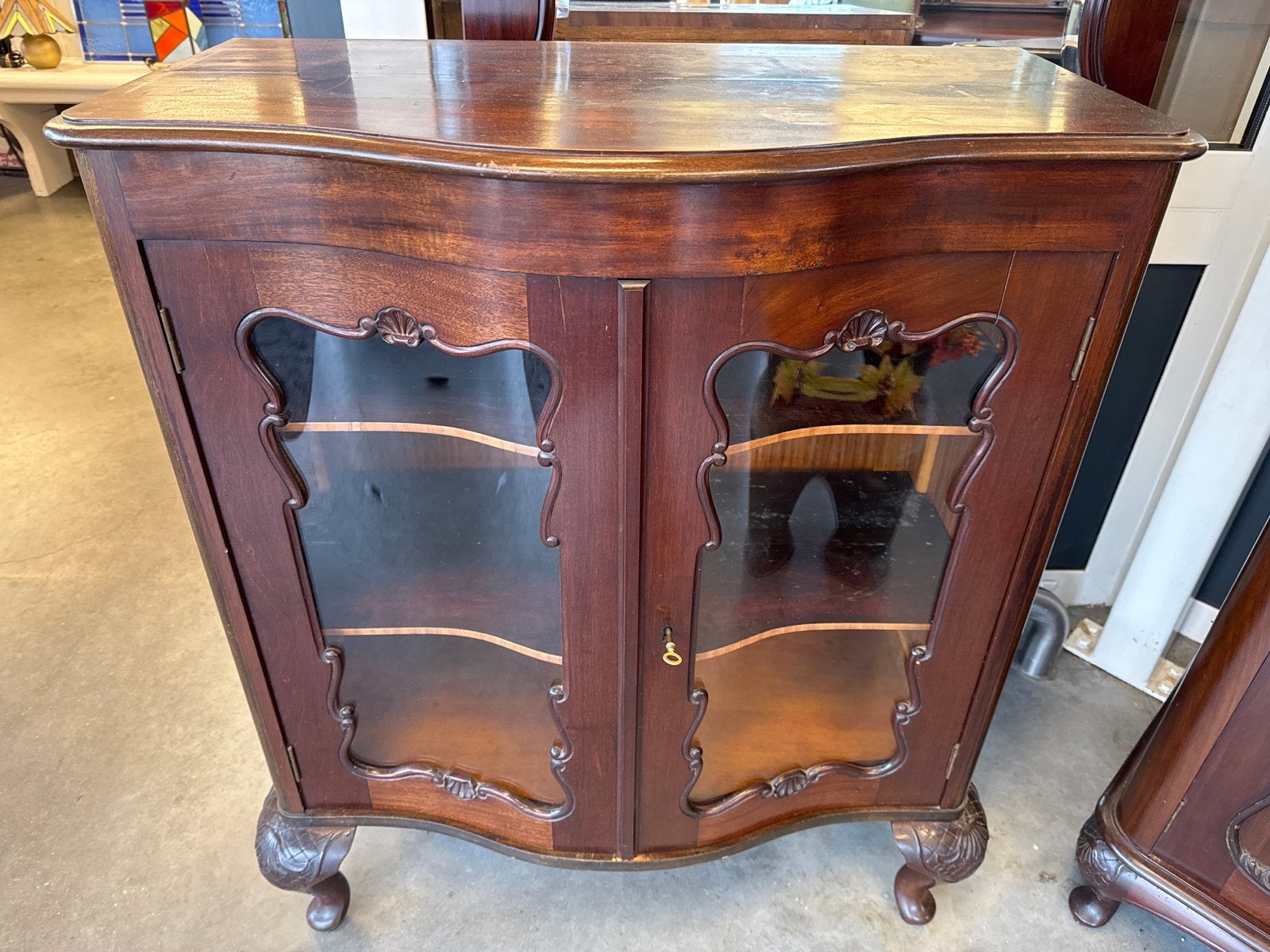 Antieke biedermeier mahoniehouten vitrinekastje, Ophalen