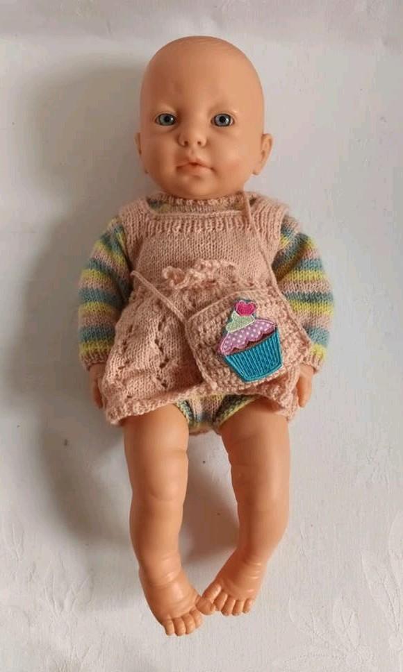 FALCA pop meisje baby babypop met kleertjes, Ophalen of Verzenden, Zo goed als nieuw, Babypop