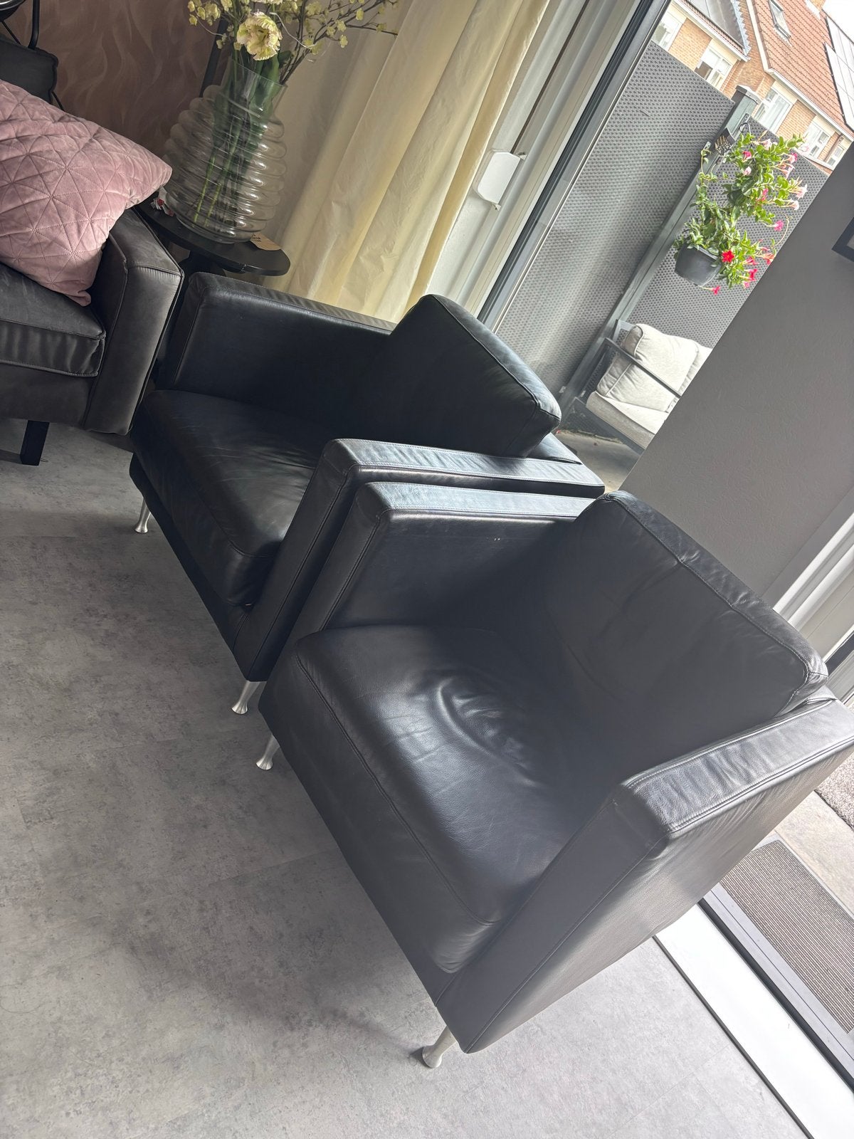 Twee zwarte leren fauteuils, Huis en Inrichting, Ophalen, Gebruikt, Leer, 75 tot 100 cm