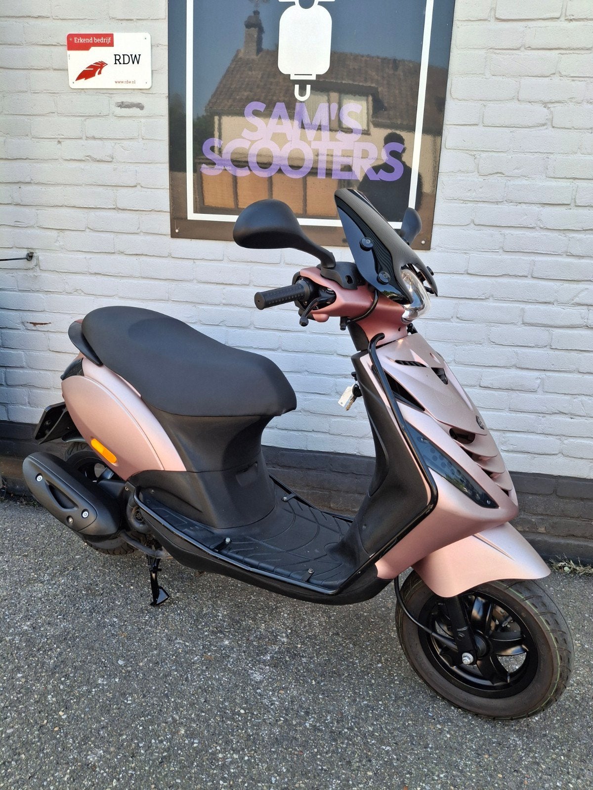 Piaggio Zip | 2020 | Rosé Gold, Fietsen en Brommers, Scooters | Piaggio, Ophalen, Maximaal 45 km/u, Zip, Zo goed als nieuw