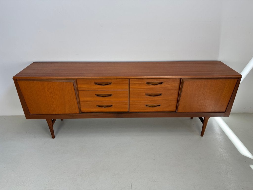 Vintage uniek dressoir., Ophalen of Verzenden, Zo goed als nieuw, 25 tot 50 cm, 150 tot 200 cm
