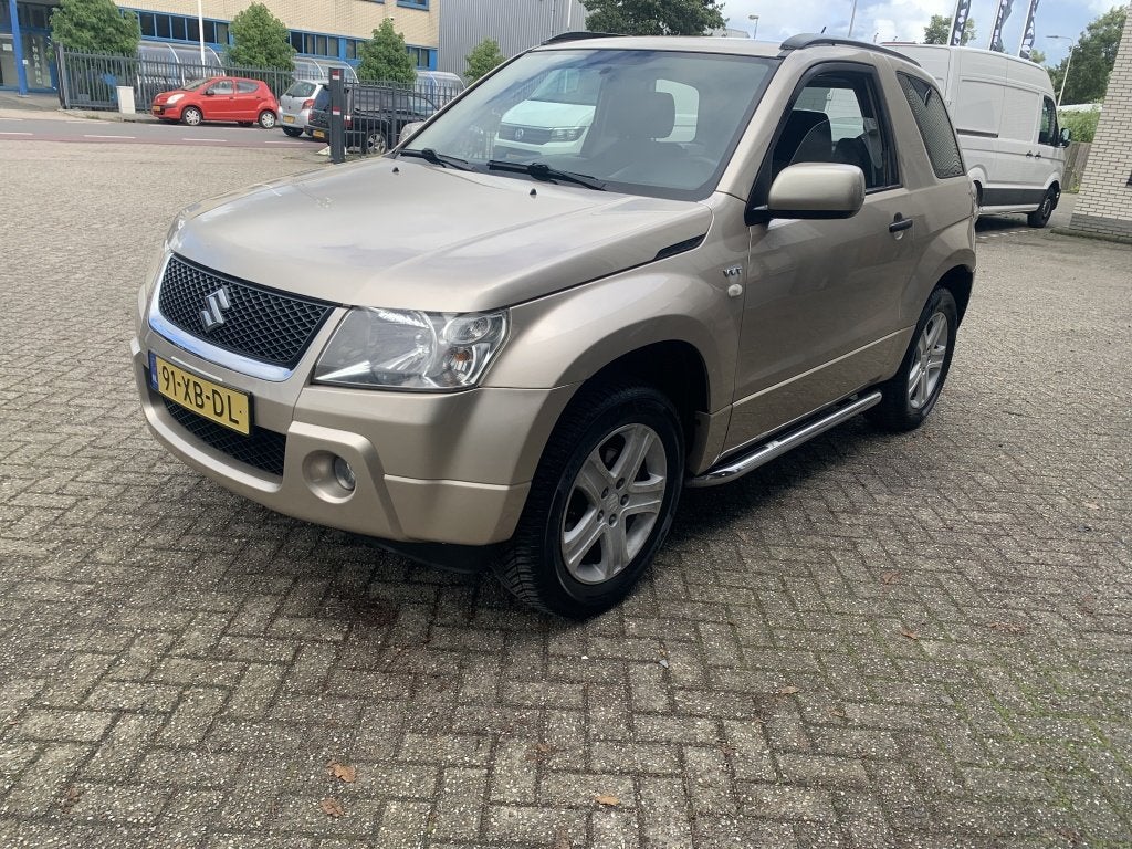 Suzuki Grand Vitara 1.6-16V Exclusive GOED LEZEN! (bj 2007), Gebruikt, 4 cilinders, Beige, Bedrijf