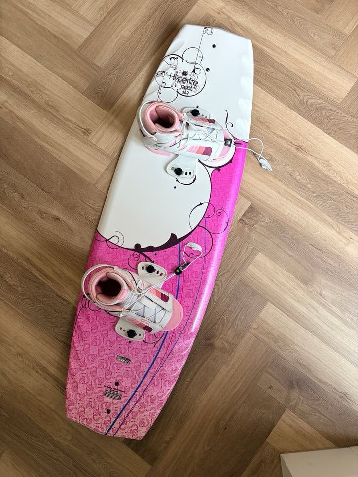 Hyperlite Opal 132 Wakeboard met Ronix Bindingen, Watersport en Boten, Ophalen, Gebruikt, Board en Schoenen