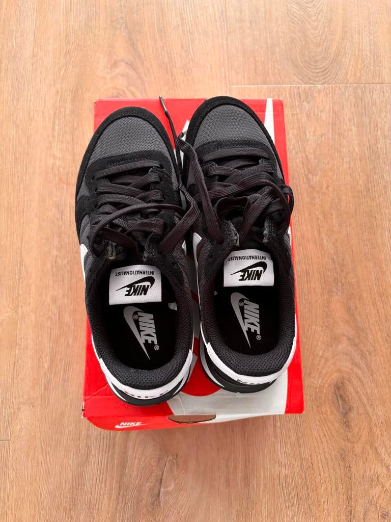 Nieuwe Nike Internationalist - Maat 36,5, Ophalen of Verzenden, Nieuw, Zwart, Sneakers of Gympen