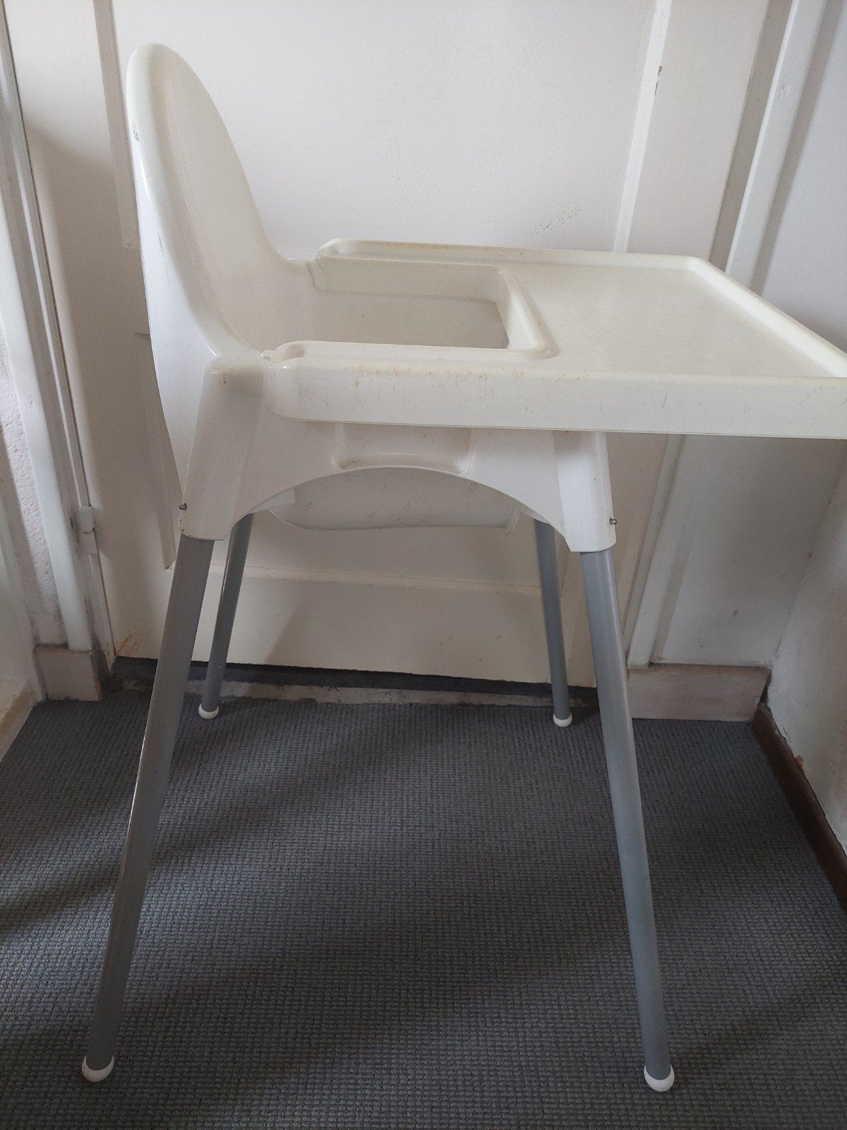 Witte ikea  kinderstoel met eetblad - Gebruikt/ zonder riem, Ophalen, Gebruikt, Overige typen, Afneembaar eetblad