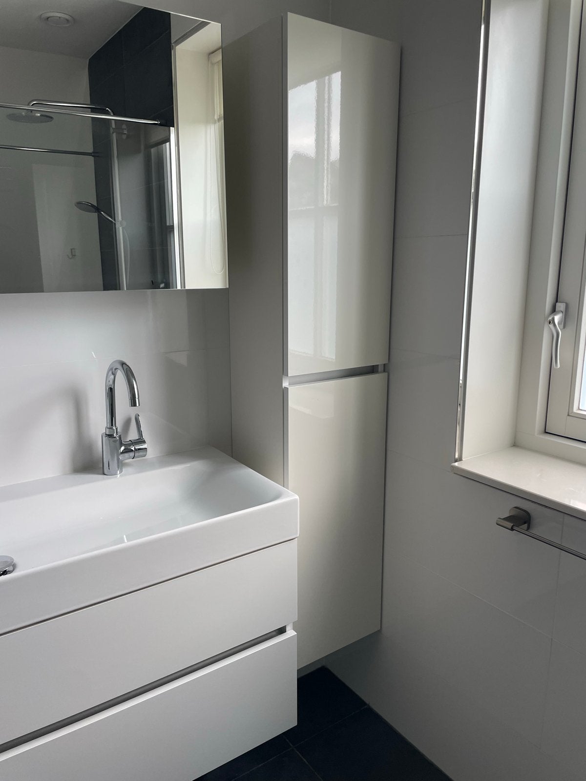 Badkamerkast hoogglans wit, Huis en Inrichting, Badkamer | Badkamermeubels, Zo goed als nieuw, (Half)hoge kast, 150 tot 200 cm