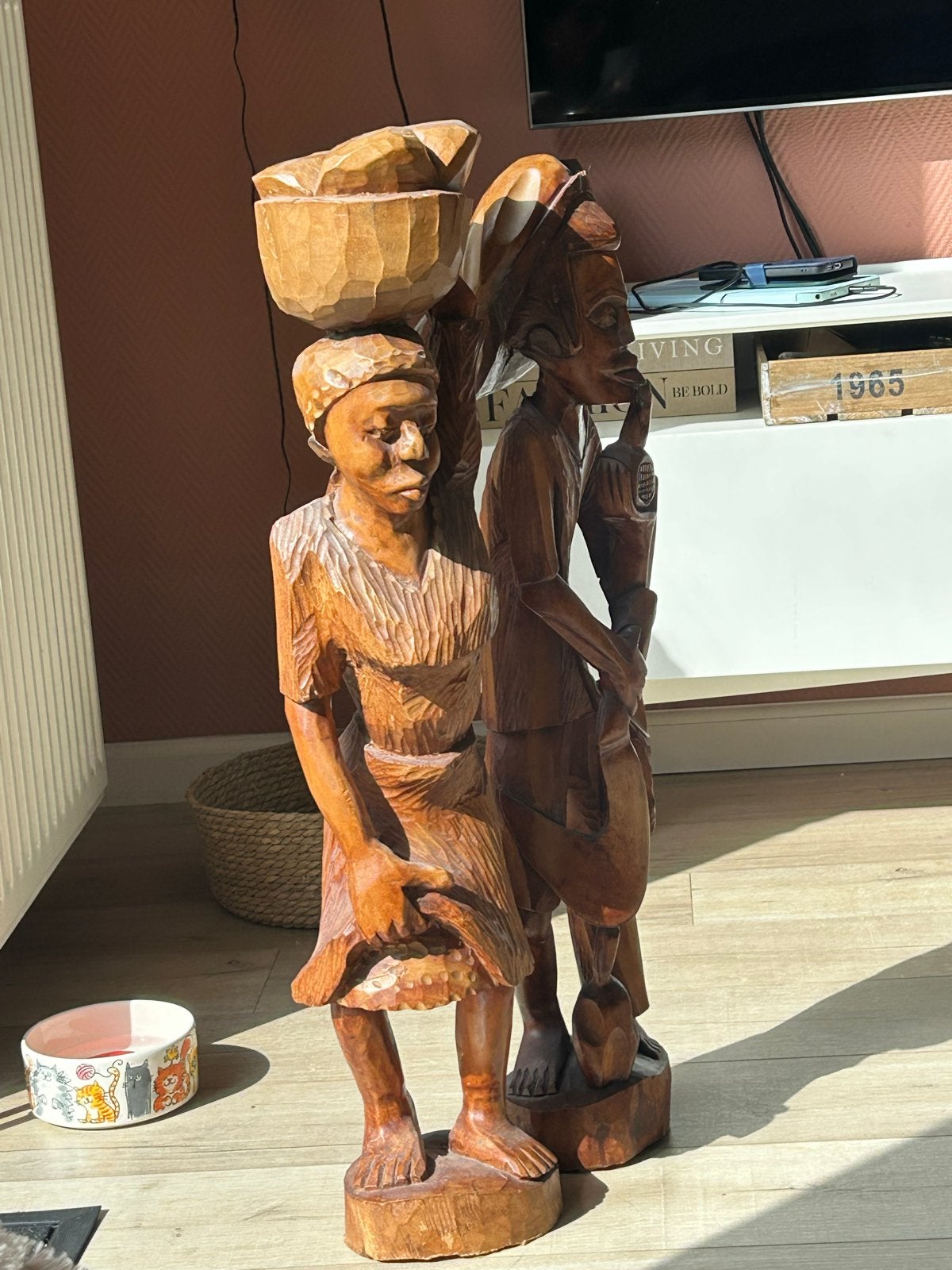 Houten sculptuur van Afrikaanse figuren, Antiek en Kunst, Kunst | Beelden en Houtsnijwerken, Ophalen, Groep mensen, 50 - 100 cm