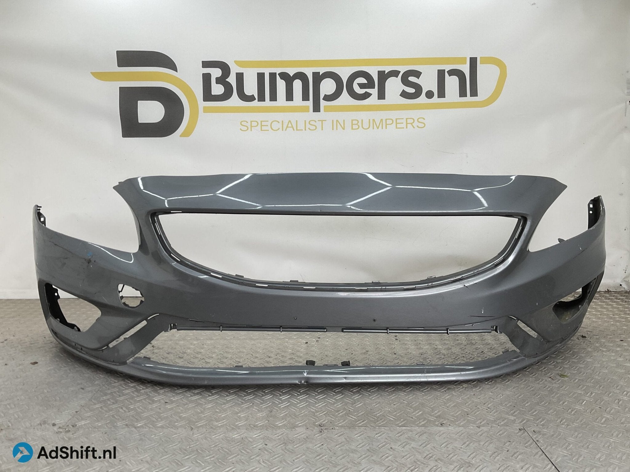 BUMPER Volvo V60 S60 2018-2022 31383136 VOORBUMPER E4-20817, Bumper