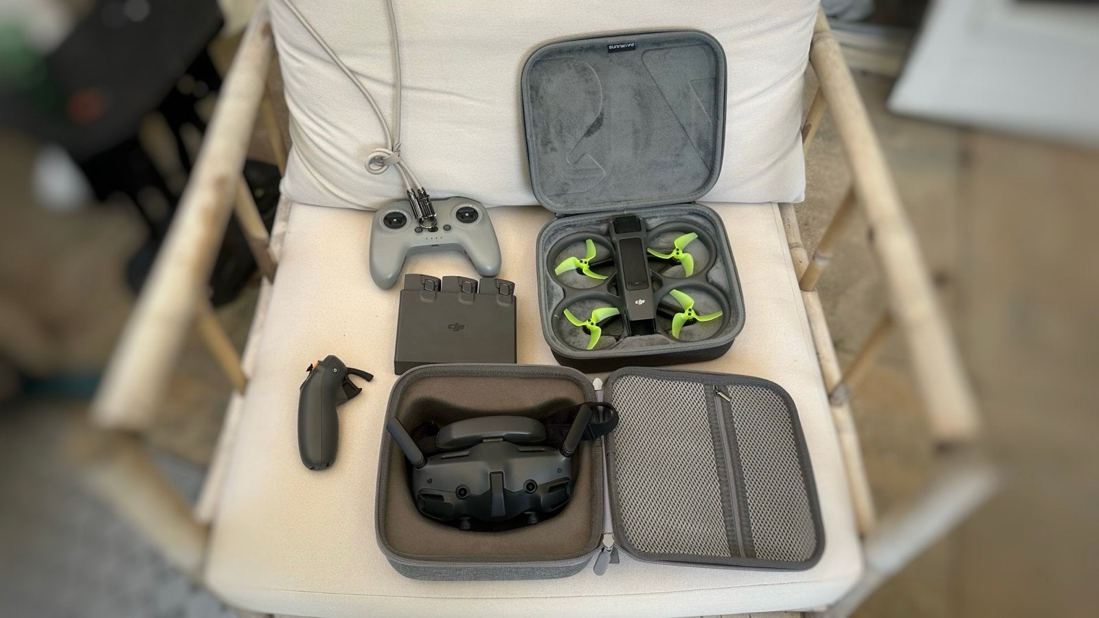 DJI Avata 2 FPV fly more Combo met DJI Care - GOGGLES 3, Audio, Tv en Foto, Drones, Cameradrone, 5 tot 10 kilometer, 15 tot 30 minuten