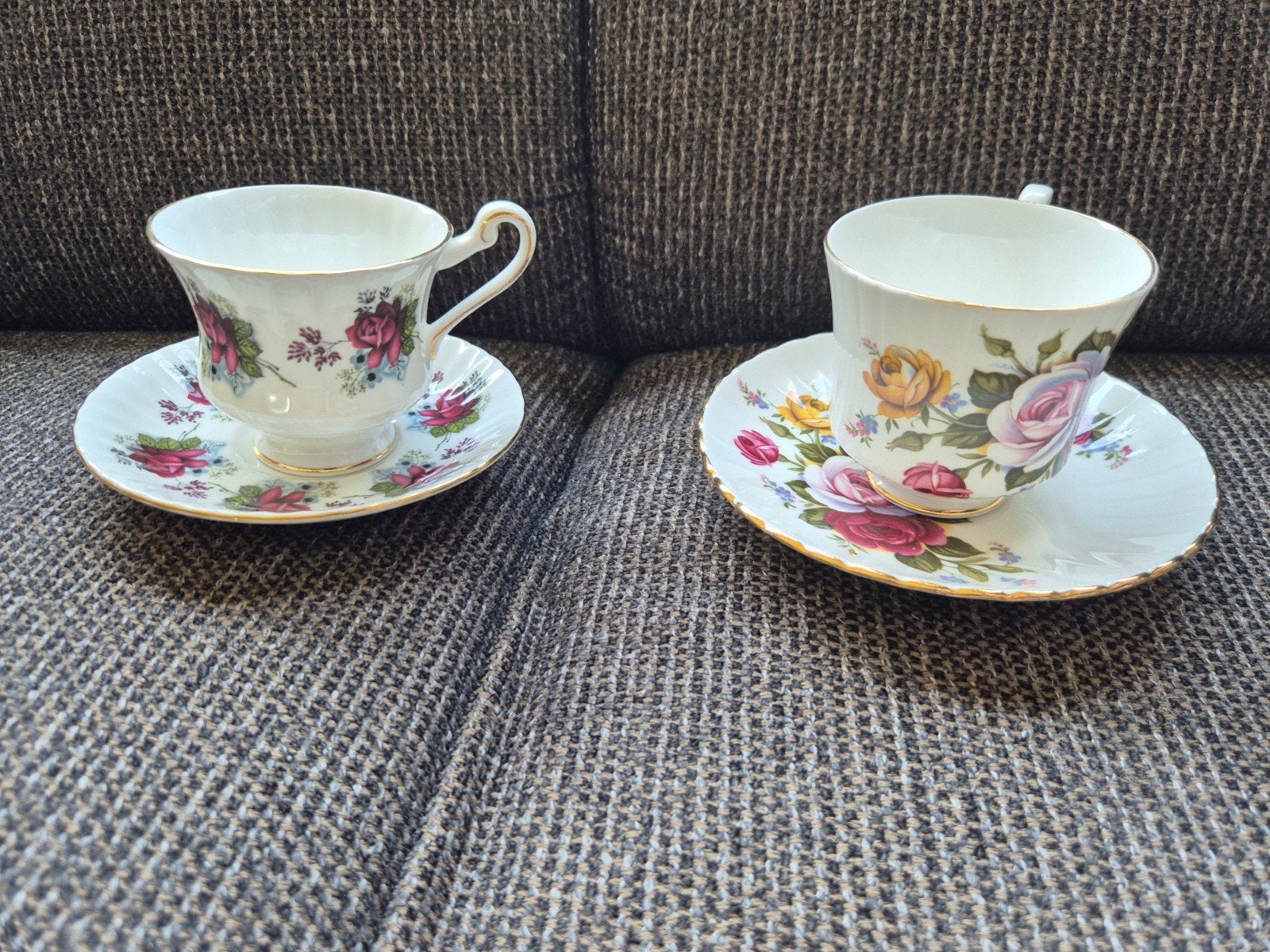 2 Engelse kop en schotels Paragon en Royal Stafford, Ophalen of Verzenden