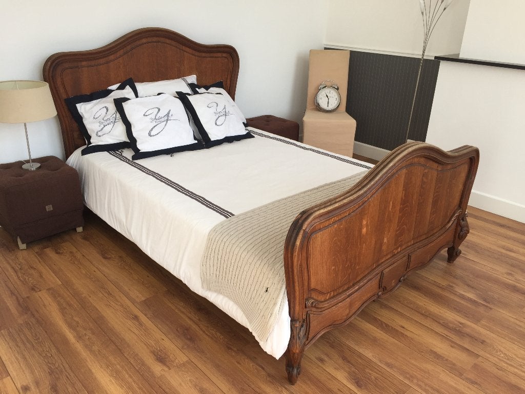 antiek eiken bed 130x200cm met nieuwe matras en lattenbodem, Ophalen