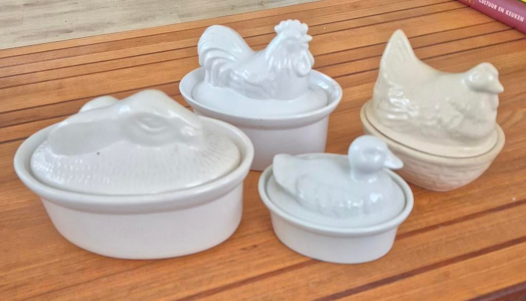 4 witte terrines met deksel in diervorm, Antiek en Kunst, Antiek | Schalen, Ophalen of Verzenden
