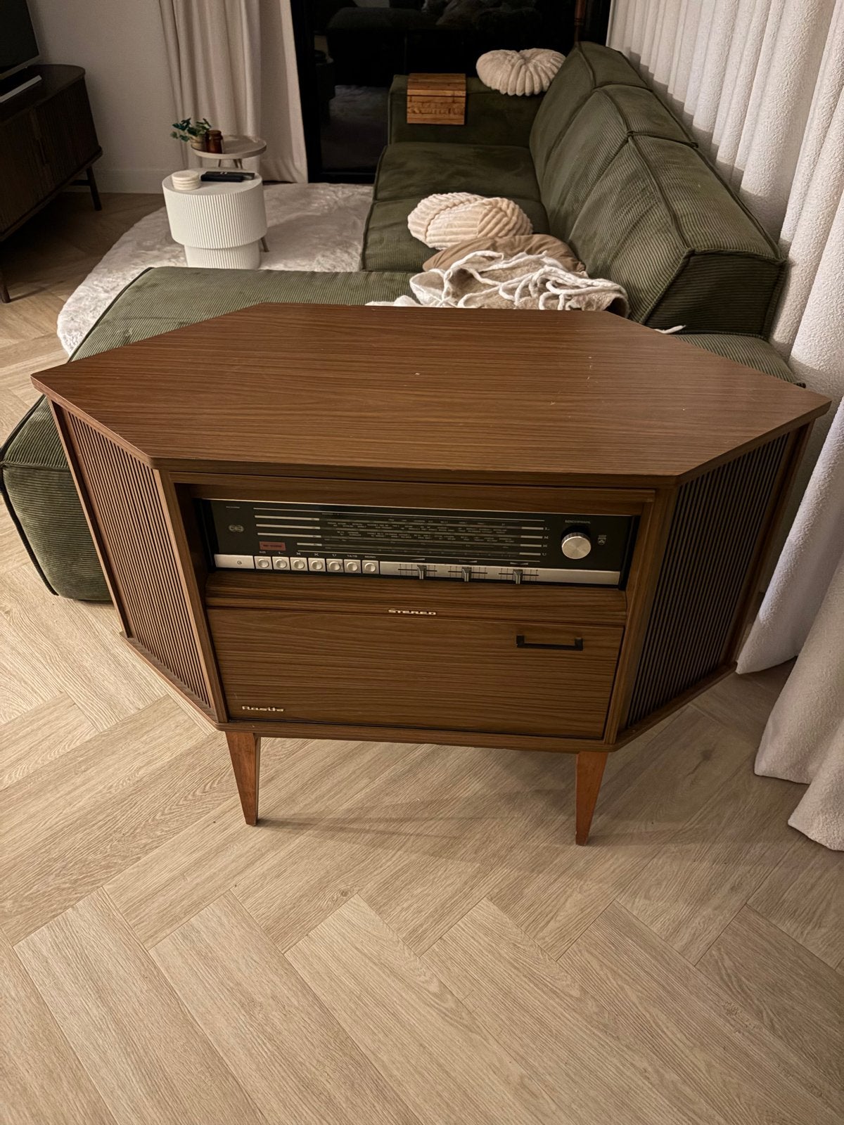 Vintage Rosita stereo radio-grammofoonhoekkast, Ophalen