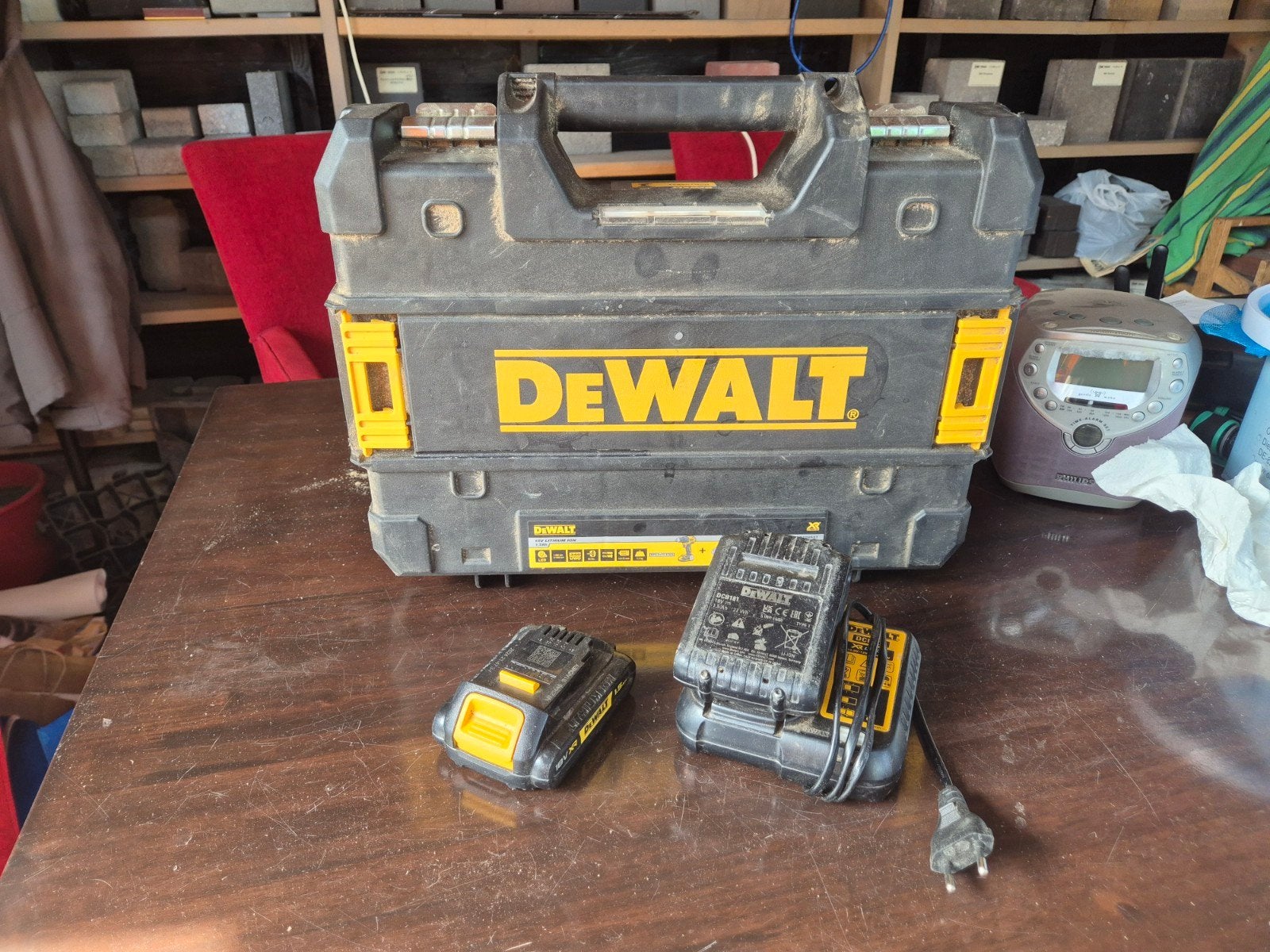 DeWalt 18V 1.5Ah Li-ion accu's met lader en koffer, Ophalen