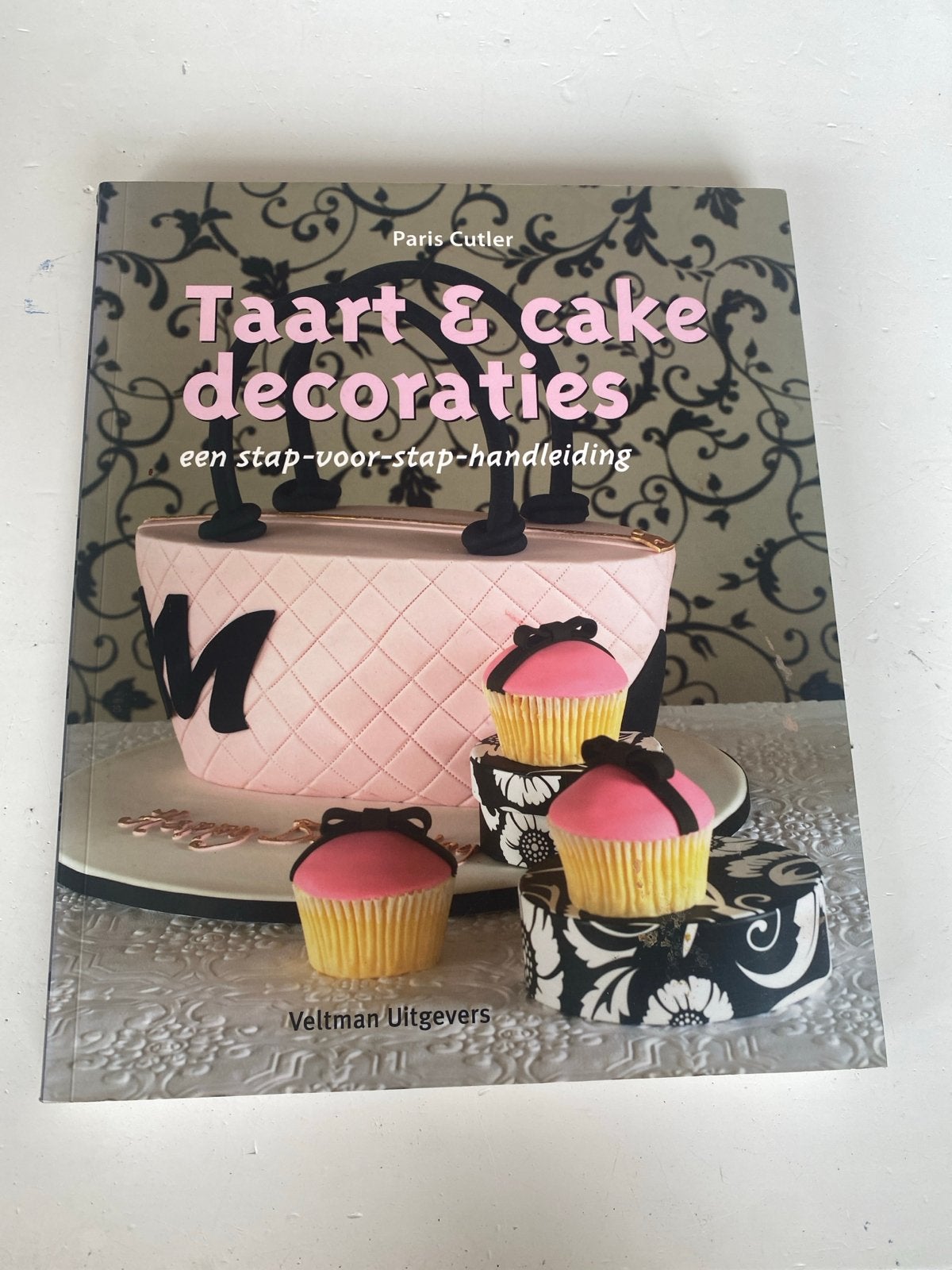 Taart & cake decoraties - een stap-voor-stap handleiding, Boeken, Kookboeken, Ophalen of Verzenden, Zo goed als nieuw, Overige gebieden