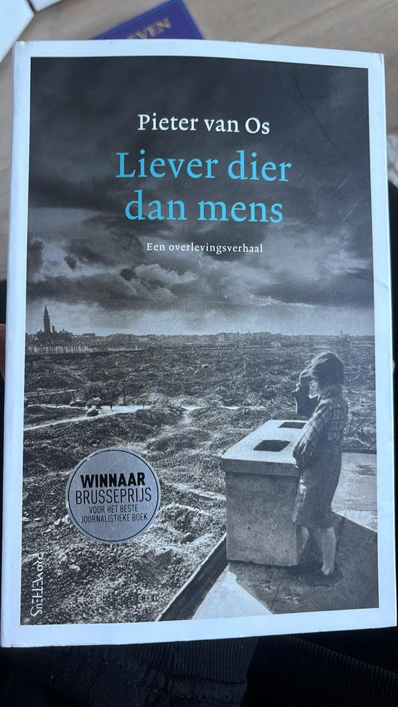 Liever dier dan mens - Pieter van Os (Brusse Prijs winnaar), Ophalen of Verzenden, Gelezen, Nederland