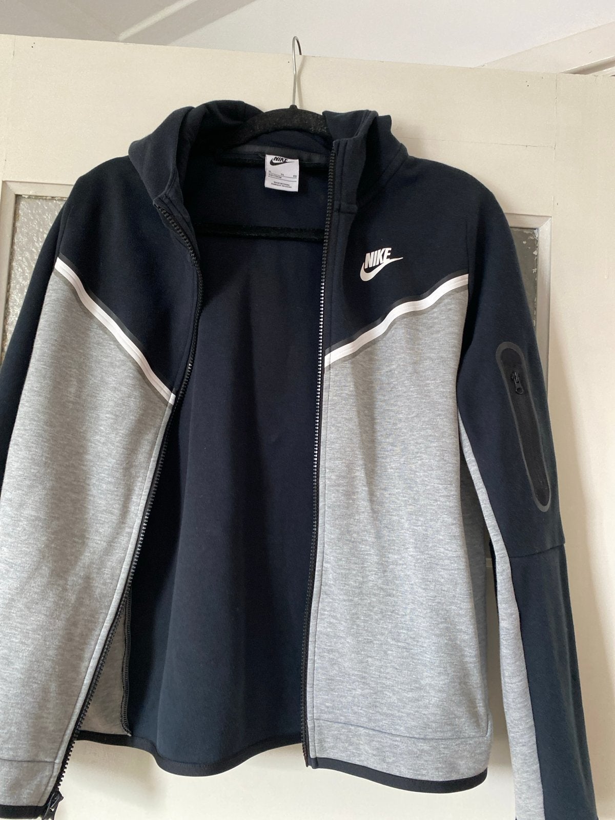 Nike Tech Fleece vest - Maat XL (158-170cm), Ophalen, Gebruikt, Jongen of Meisje, Trui of Vest