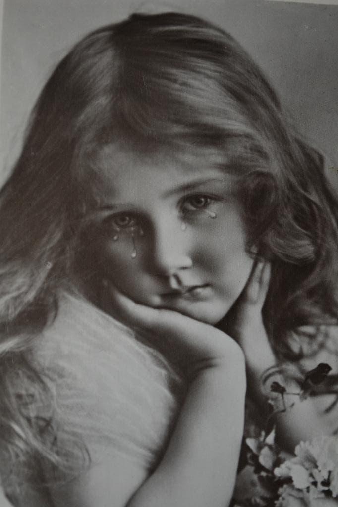 engeland 1910 fotokaart meisje lang haar met tranen, Ophalen of Verzenden, Voor 1920, Ongelopen, Sterren en Beroemdheden
