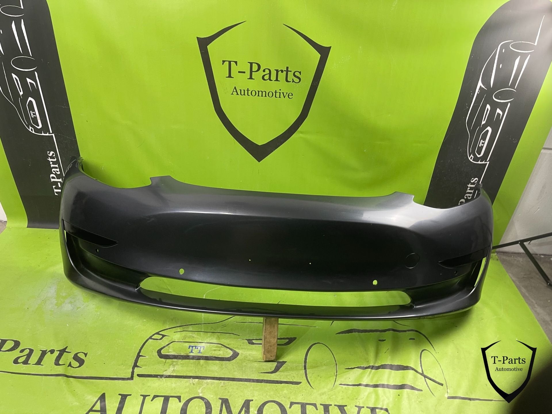 Tesla model 3 voorbumper bumper, Info@fabrikant.eu, Fabrikantstraat 1
1000 AA  Amsterdam, NL, Ophalen of Verzenden, Bumper