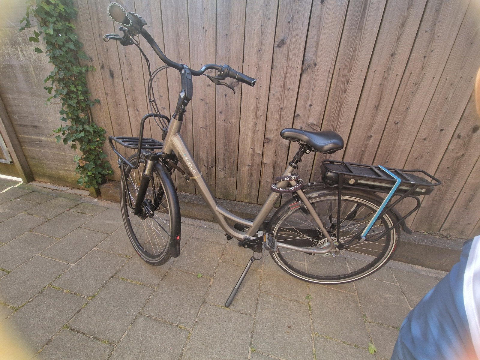 Stella Vienna e-bike met bokstandaard en stuurbegrenzer, Fietsen en Brommers, Gebruikt, 55 tot 59 cm, 30 tot 50 km per accu, Ophalen