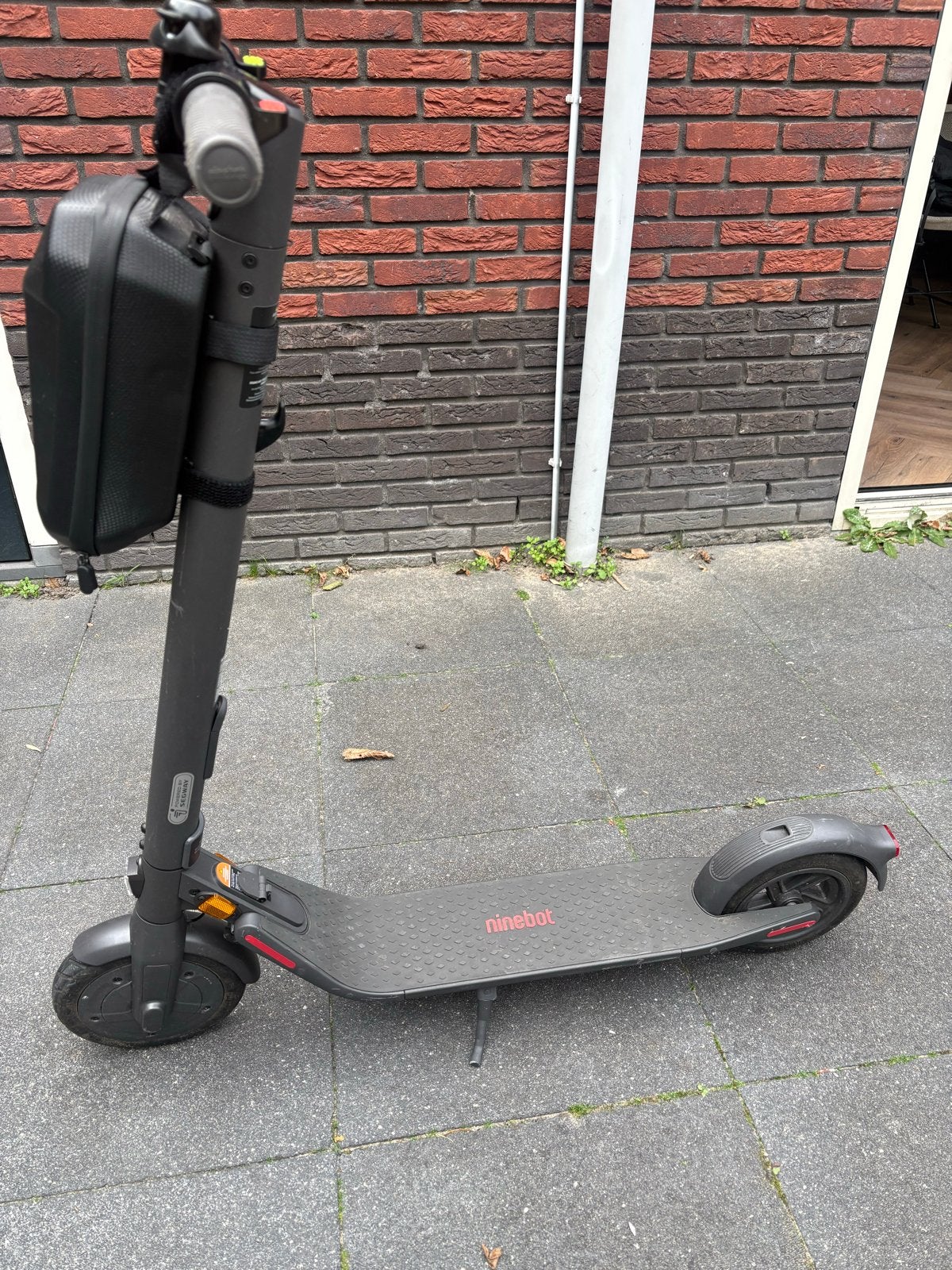 Ninebot elektrische step met handige opbergtas, Fietsen en Brommers, Ophalen of Verzenden, Gebruikt, Elektrische step (E-scooter)