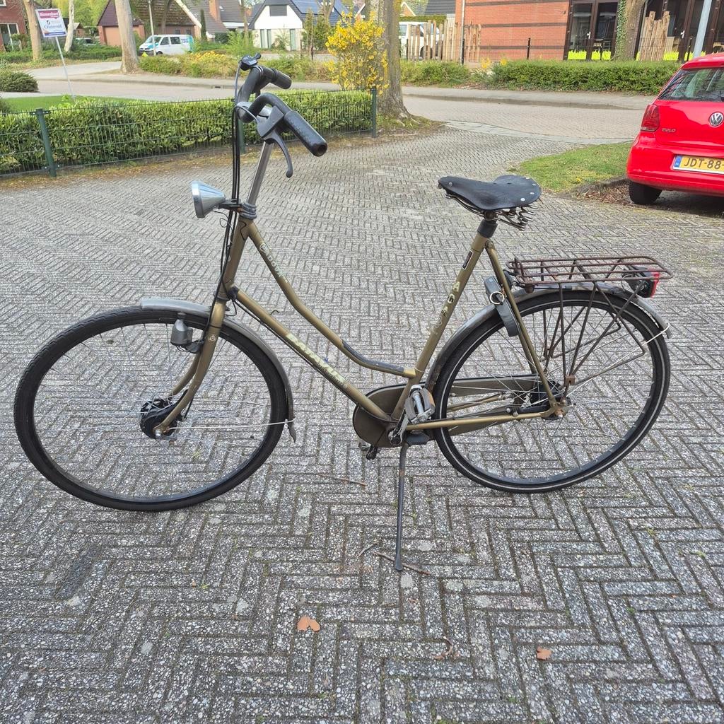 Antieke Batavus damesfiets, Ophalen