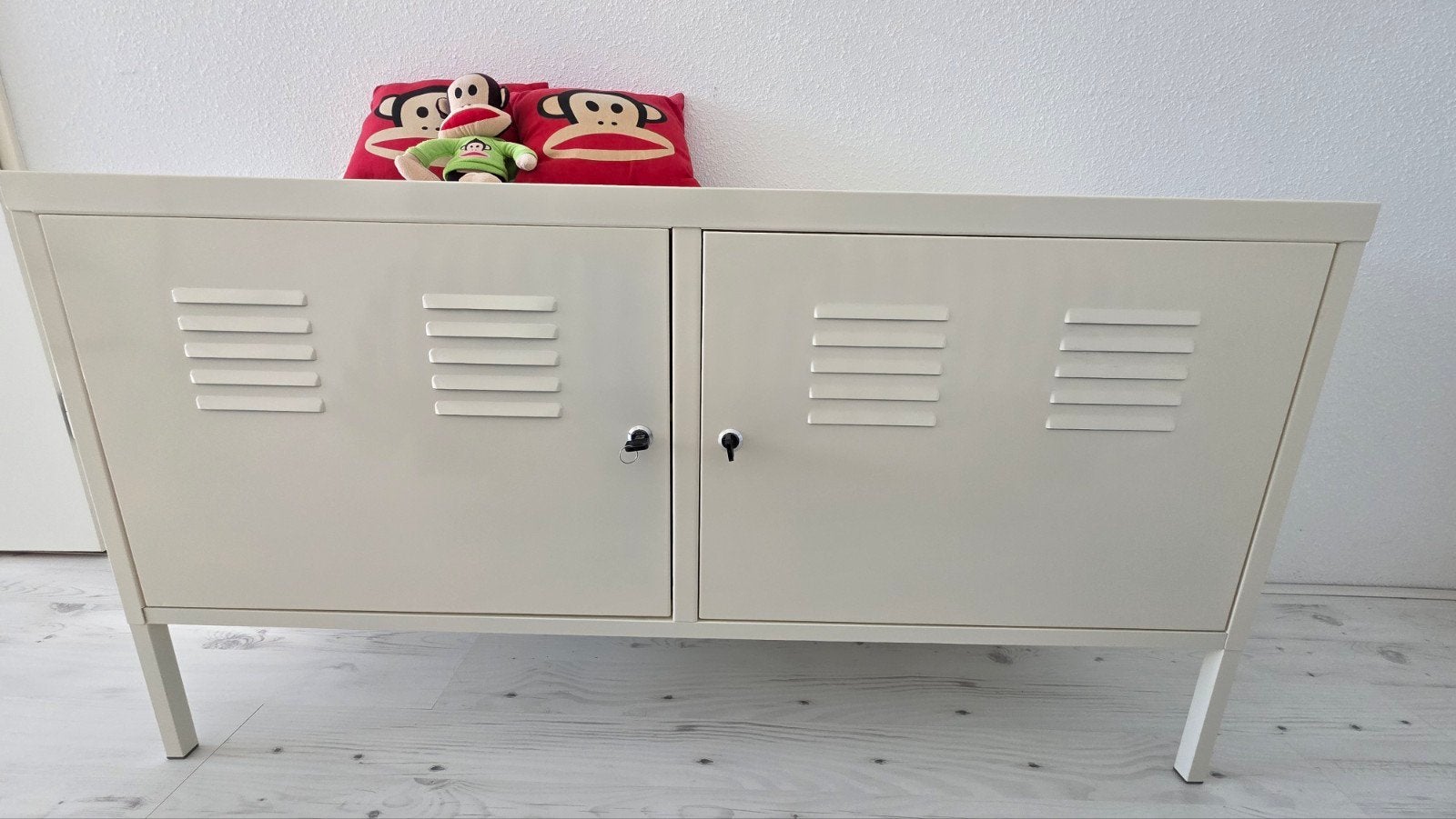Metalen Ikea kastje met 2 deuren, Ophalen, Zo goed als nieuw