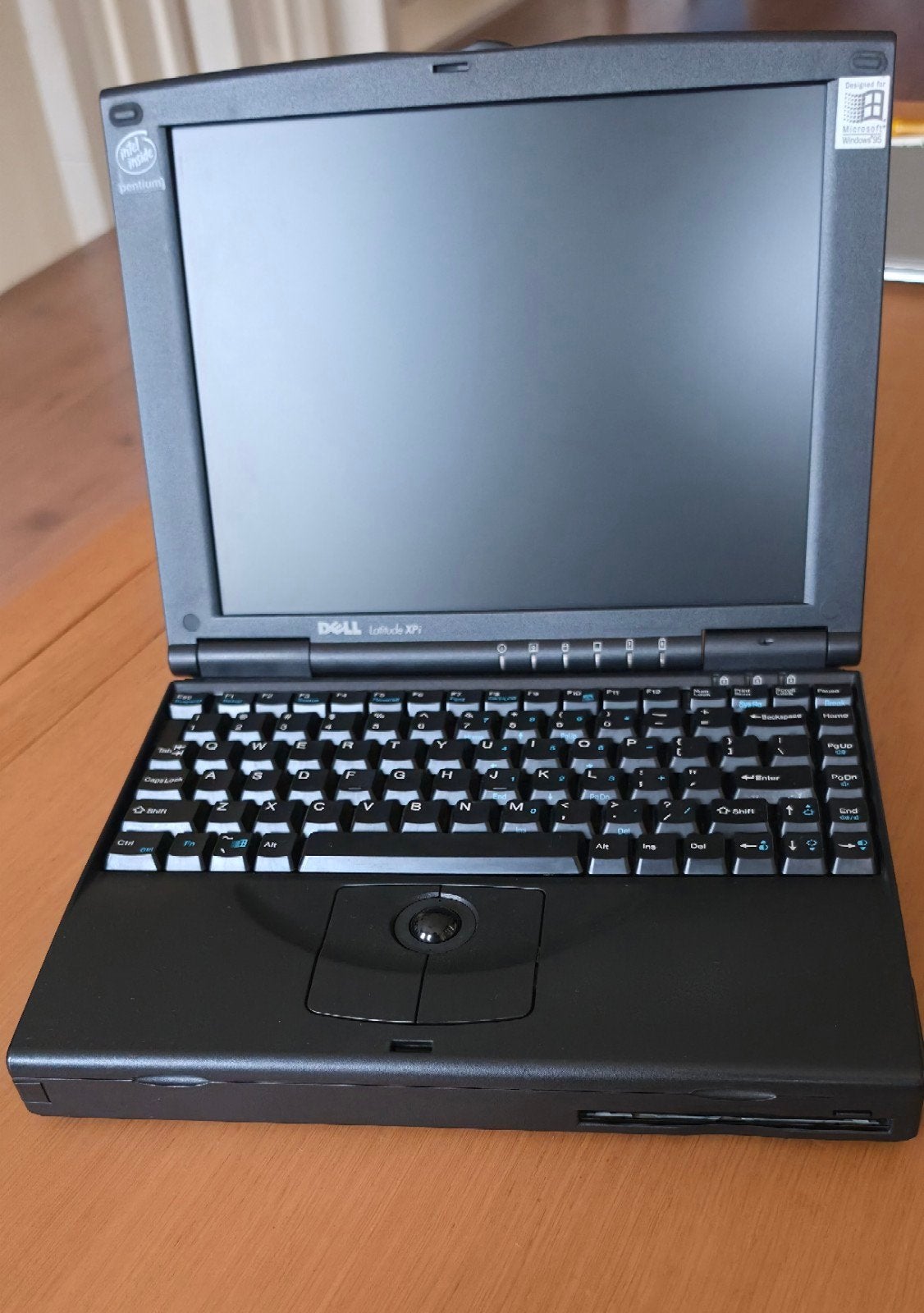 Dell Latitude XPi P133ST+dockingstation+netwerkkaart/kabel, Ophalen