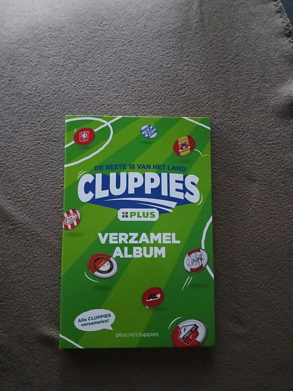2 stuks PLUS Cluppies  compleet ! Verzamel Album !, Ophalen of Verzenden, Nieuw, Overige binnenlandse clubs, Boek of Tijdschrift