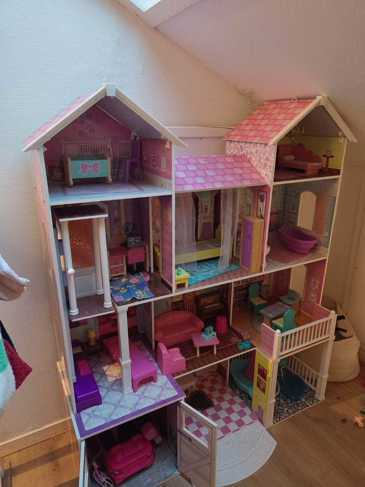 Groot poppenhuis met meubels., Verzamelen, Ophalen, Gebruikt, Poppenhuis