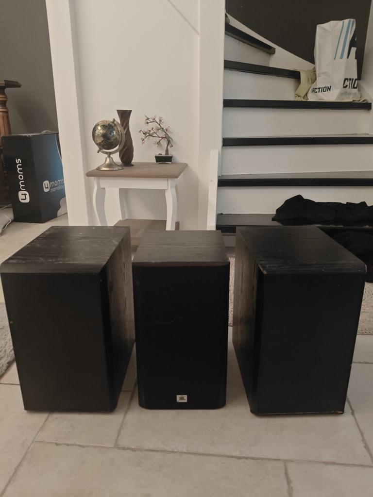 3 Subwoofers: JBL en 2x 100W woofers