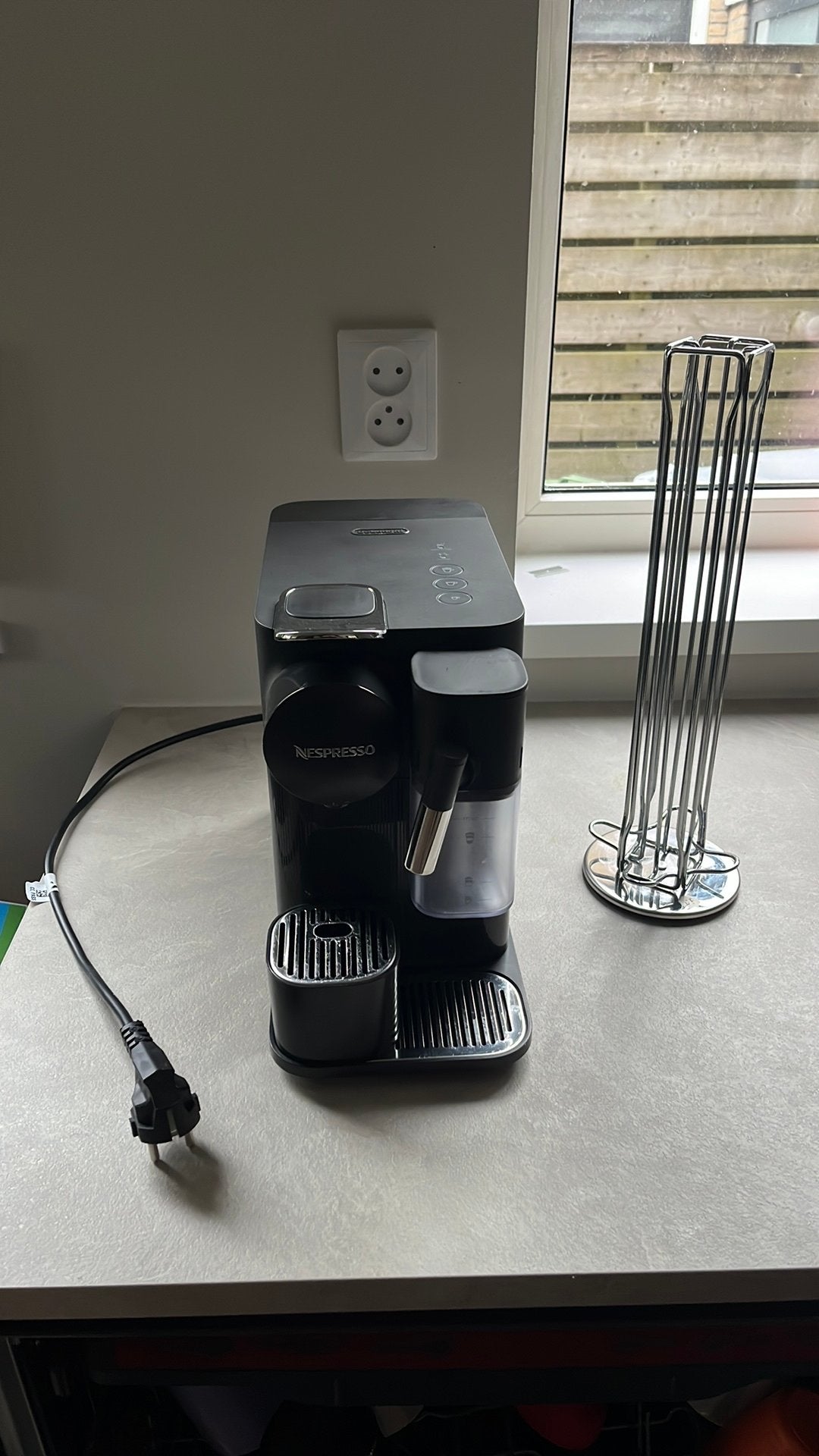 De'Longhi Nespresso Lattissima One EN510.B - Zwart, Koffiemachine, Ophalen of Verzenden, Zo goed als nieuw, 1 kopje