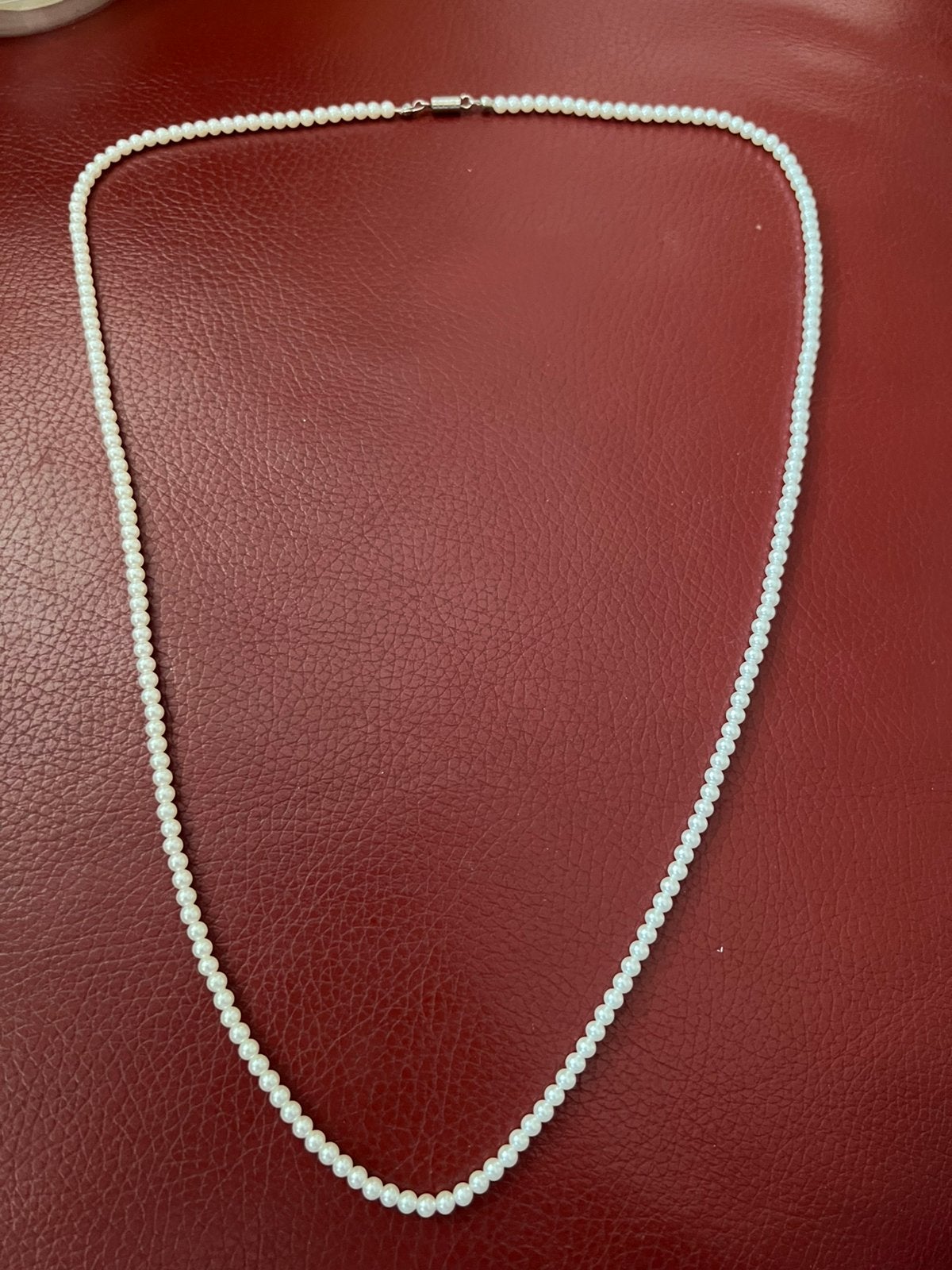Schitterende Geregen witte Parelketting , met schroefslotje, Sieraden, Tassen en Uiterlijk, Kettingen, Ophalen of Verzenden, Zo goed als nieuw