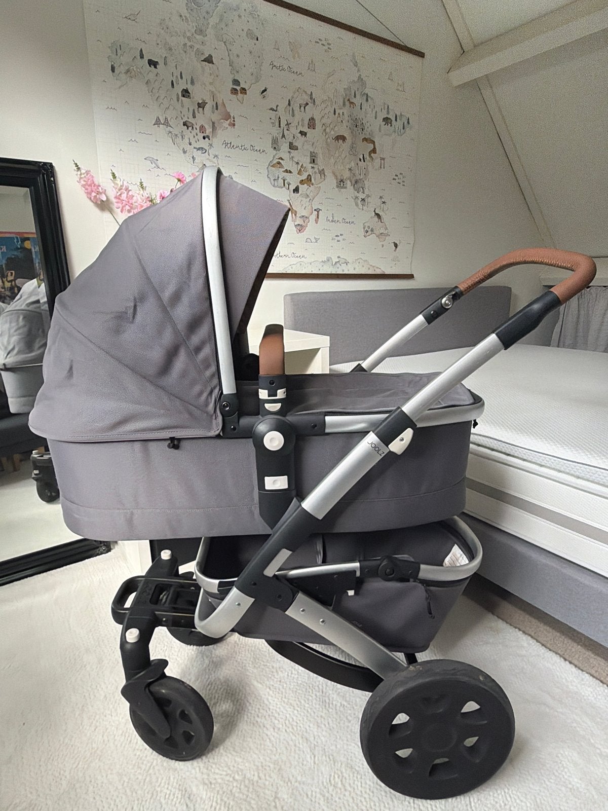 Joolz Geo2 Combiwagen - Grijs met bruine accenten, Ophalen, Zo goed als nieuw, Combiwagen, Met reiswieg