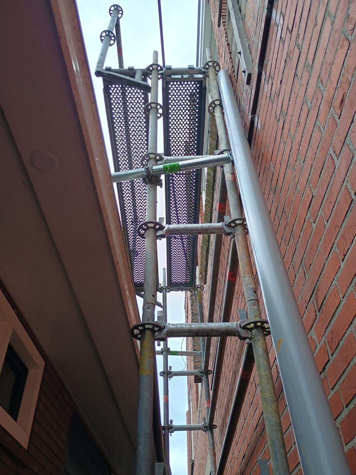 Gebruikte Gevelsteiger - Ideaal voor smalle ruimtes, Doe-het-zelf en Verbouw, Steigers, Ophalen, Gebruikt, Overige typen, 5 meter of hoger