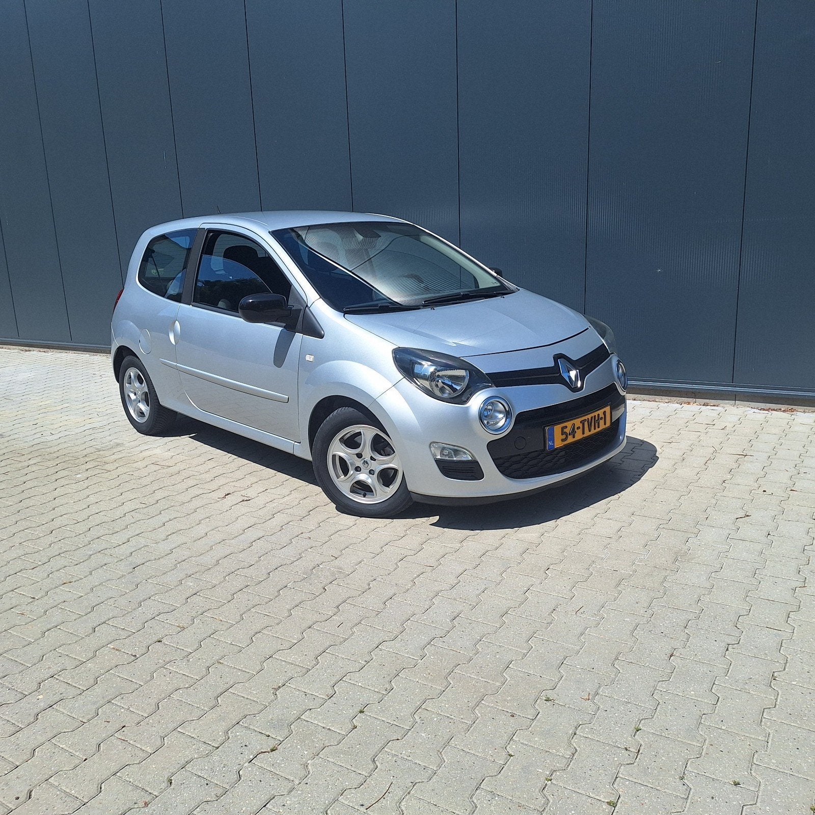 Renault Twingo 1.2 16V 2012 Grijs, Auto's, Voorwielaandrijving, 839 kg, 74 pk, Zwart