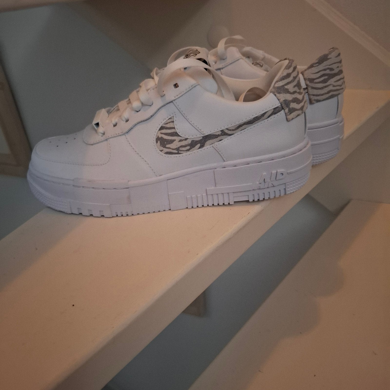 Nike air force  1 low pixel se white zebra, Wit, Nike air force, Nieuw, Ophalen of Verzenden