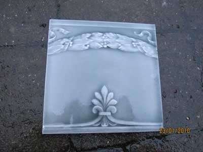 9 Art nouveau wandtegels warme tint grijs in relief 135 cm, Ophalen