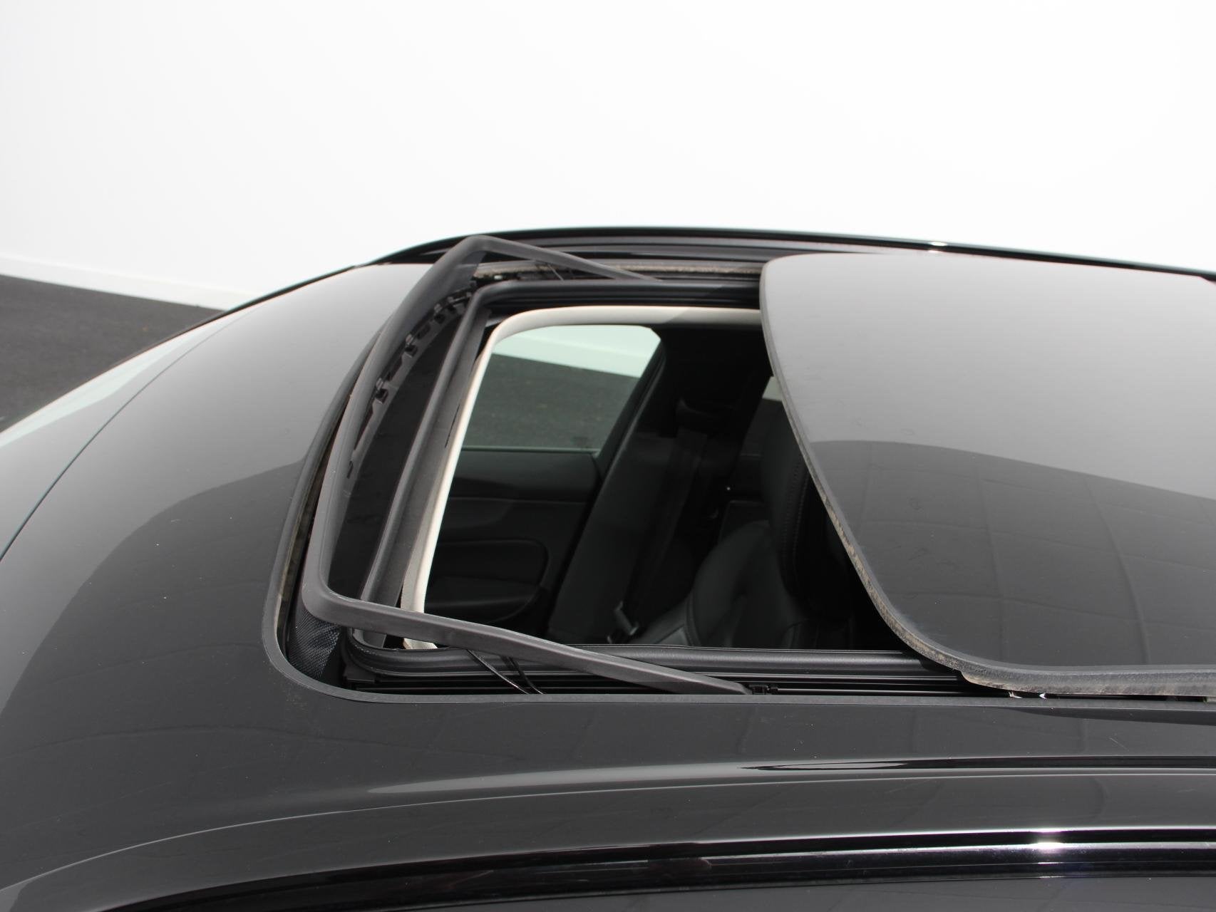 Volvo XC60 2.0 T6 Plug-in hybrid AWD Ultimate Dark Luchtveri, Auto's, Volvo, Automaat, Gebruikt, 1969 cc, 180 min