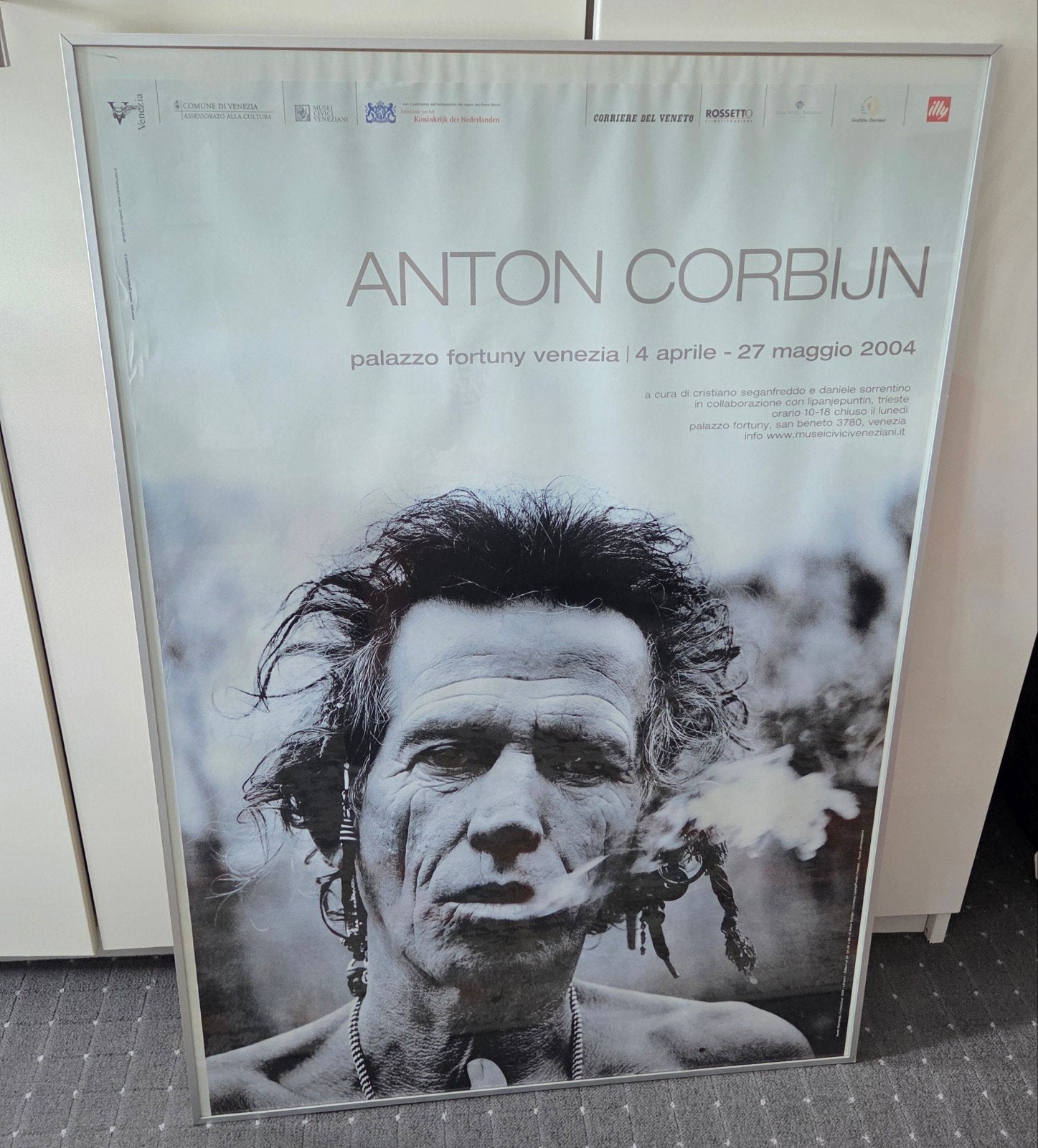 Ingelijste reclame poster Anton Corbijn, Ophalen of Verzenden, Gebruikt, Overige typen