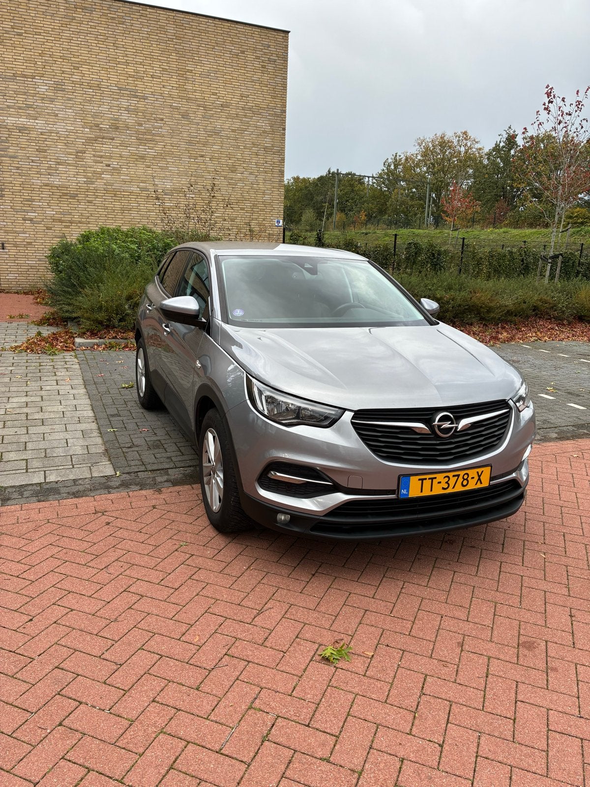 Opel Grandland X 1.2 Turbo 130pk 2018 Grijs, Auto's, Voorwielaandrijving, Leder en Stof, Handgeschakeld, Grijs