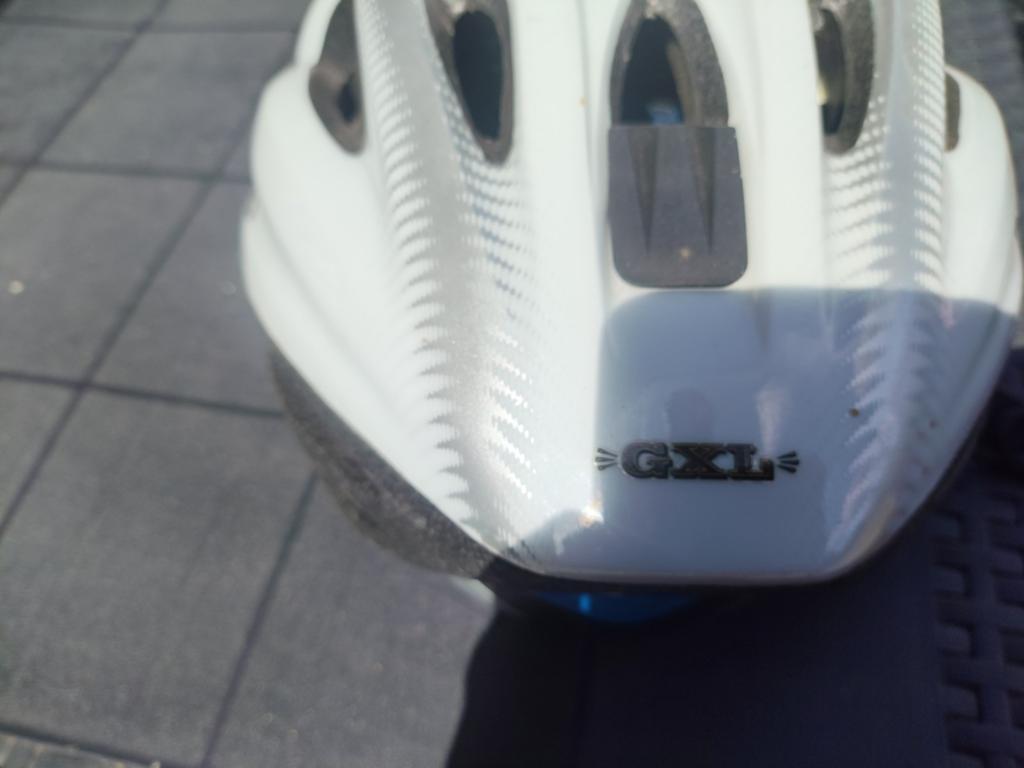 Fietshelm, Fietsen en Brommers, Fietsaccessoires | Fietshelmen, Giro, Ophalen of Verzenden, Zo goed als nieuw, L