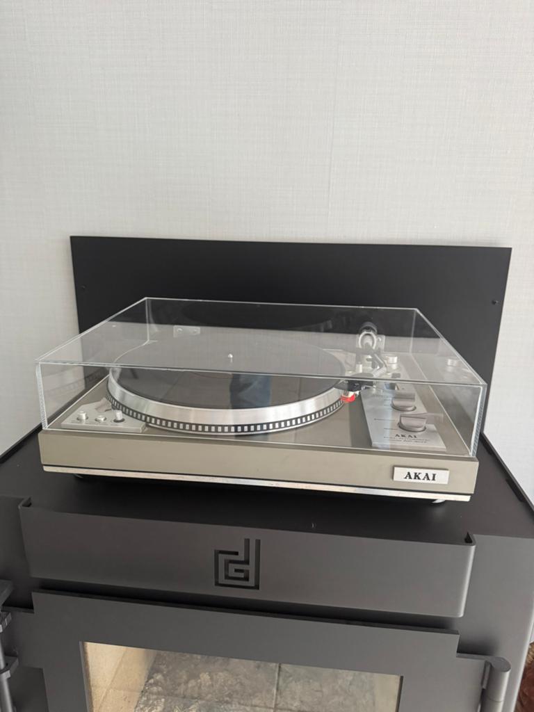 Akai ap307 direct drive / quartz lock platenspeler, Audio, Tv en Foto, Platenspelers, Ophalen of Verzenden, Zo goed als nieuw