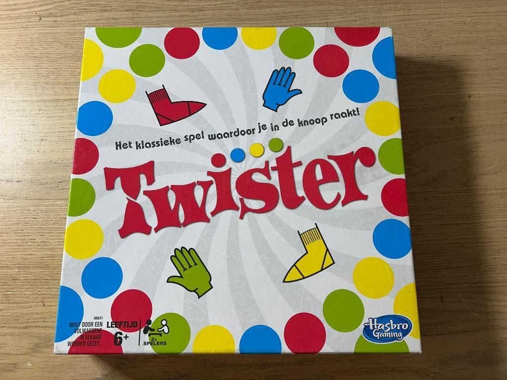 Twister Hasbro, Hobby en Vrije tijd, Gezelschapsspellen | Bordspellen, Ophalen of Verzenden, Zo goed als nieuw