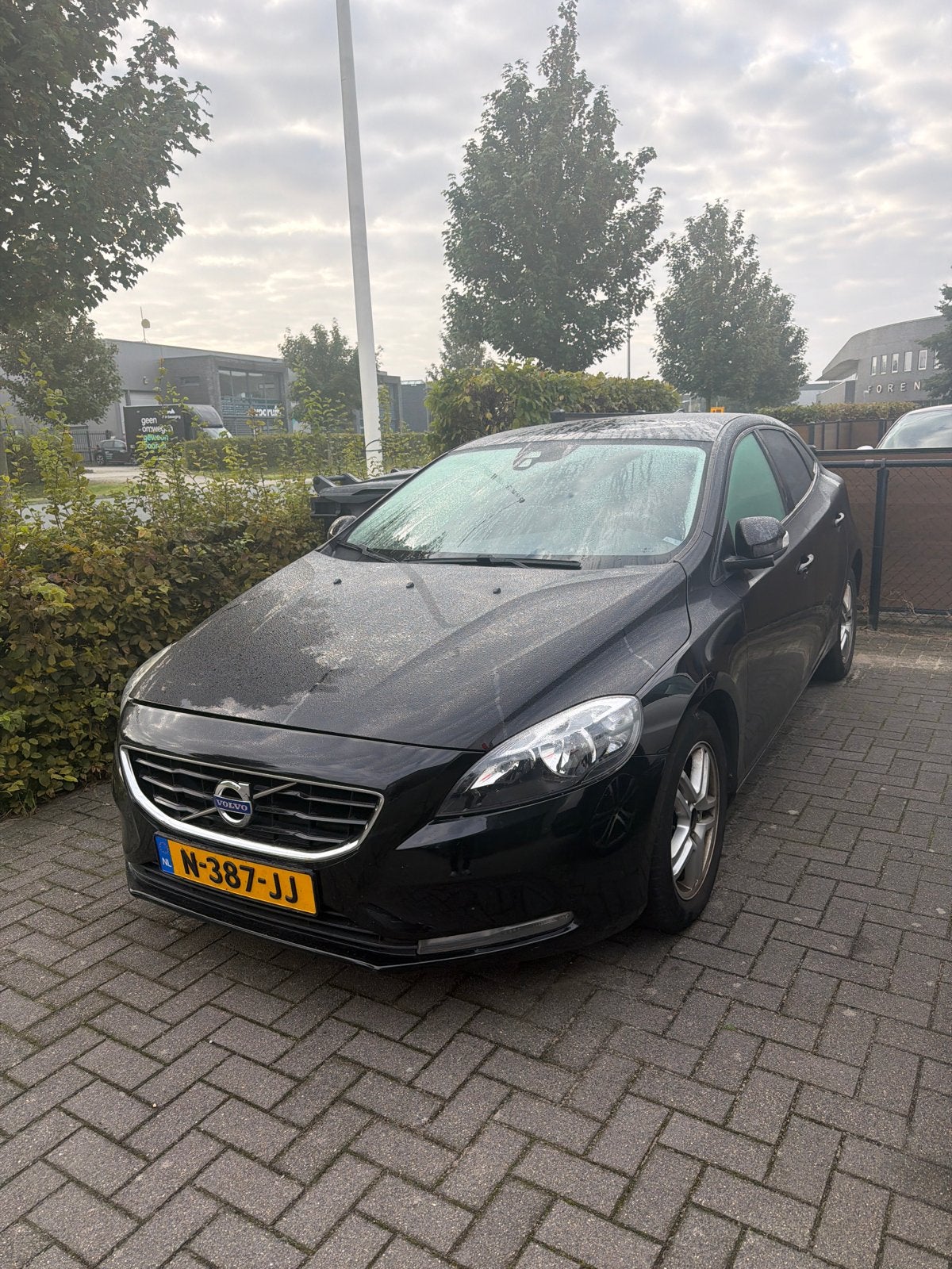 Volvo V40 1.6 T2 120PK 2014 Zwart EXPORT, Auto's, Voorwielaandrijving, 1596 cc, 4 cilinders, Zwart
