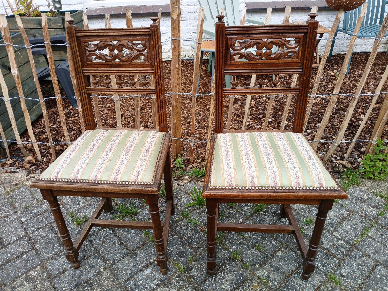 2 Antieke stoelen met bekleding in goede staat, Antiek en Kunst, Antiek | Meubels | Stoelen en Banken, Ophalen