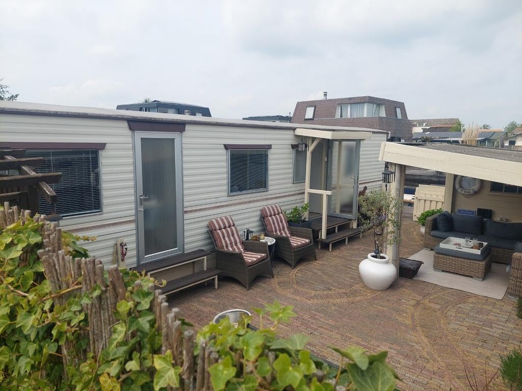 Chalet met ruime tuin en terras aan de Loosdrechtse Plassen, Tot en met 6