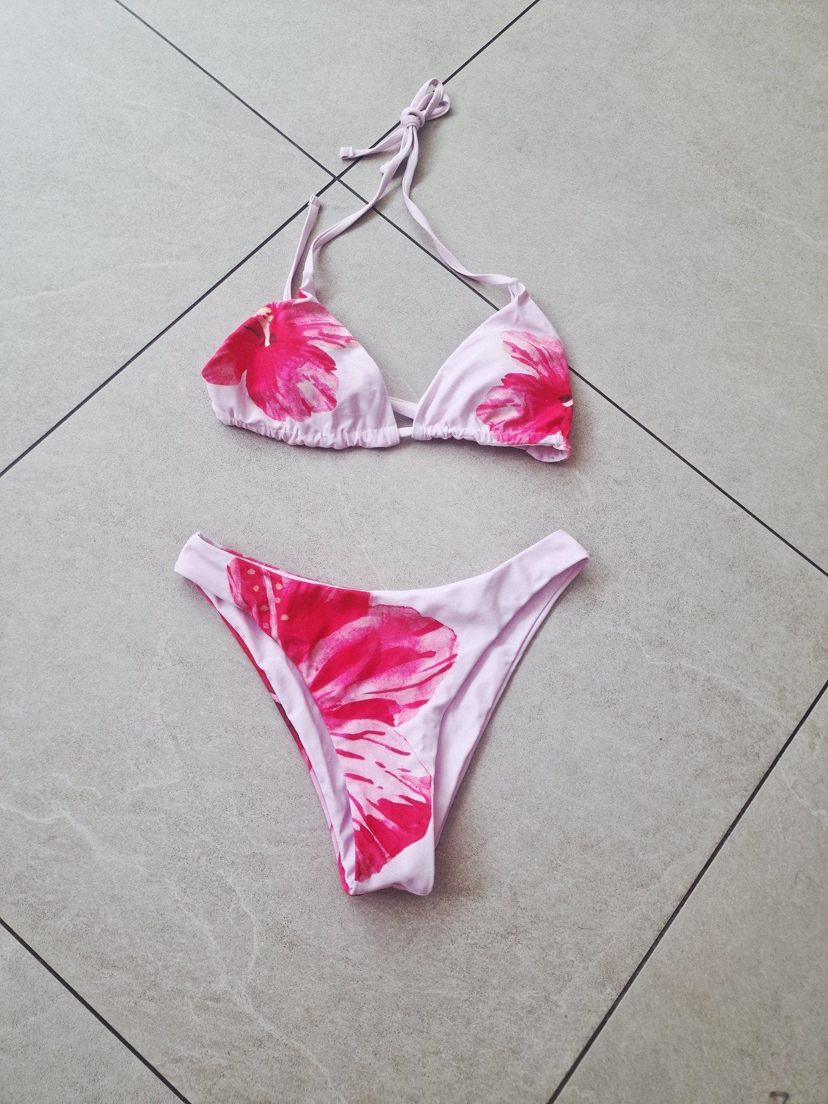 Licht roze bikini met bloemen, Kinderen en Baby's, Kinderkleding | Kinder-zwemkleding, Gebruikt, Bikiniset, Meisje, Ophalen of Verzenden