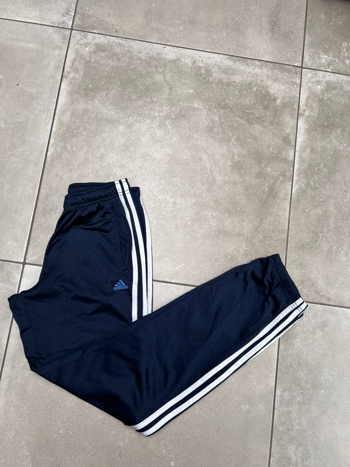 ADIDAS DONKERBLAUW TRAININGBROEK TRAINING BROEK MAAT 176, Ophalen of Verzenden, Zo goed als nieuw, Jongen of Meisje, Broek